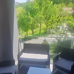 Apartman House Under The Maple Tree